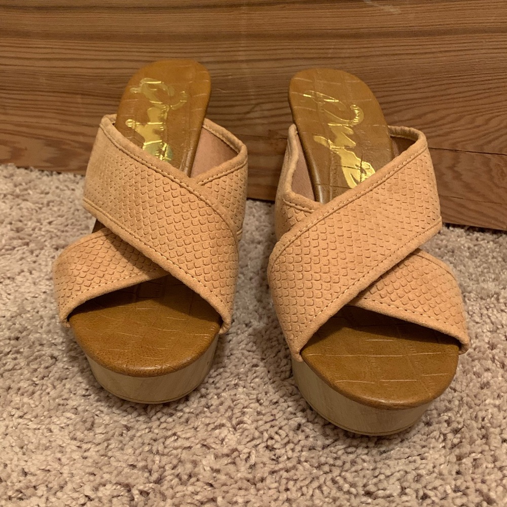 Nude Qupid wedges